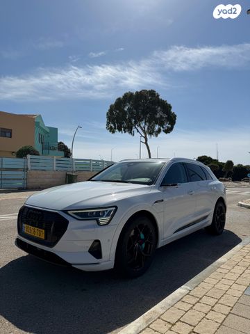 מודעת רכב אאודי E-tron