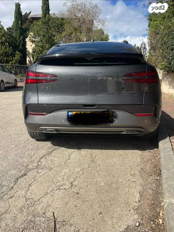 מודעת רכב ג'נסיס GV60