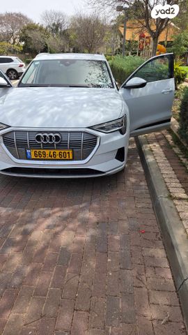 מודעת רכב אאודי E-tron