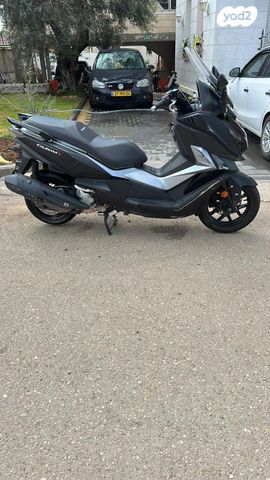 מודעת רכב סאן יאנג קרוזים 300