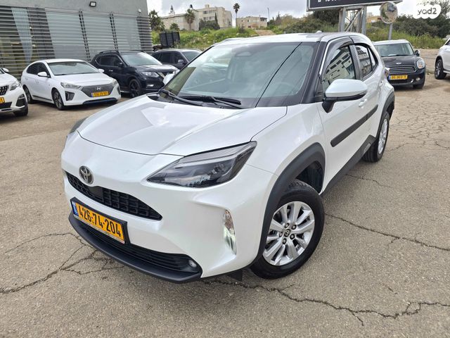 מודעת רכב טויוטה יאריס קרוס