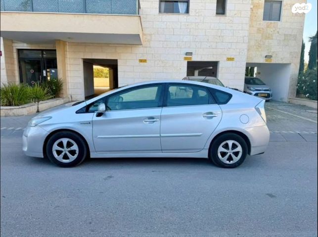 מודעת רכב טויוטה פריוס 2