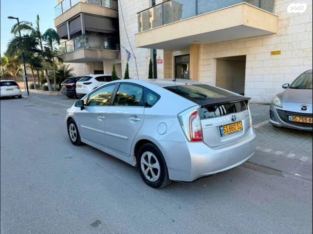 מודעת רכב טויוטה פריוס 1