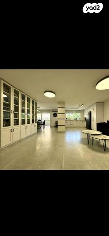 מוריס פישר 18