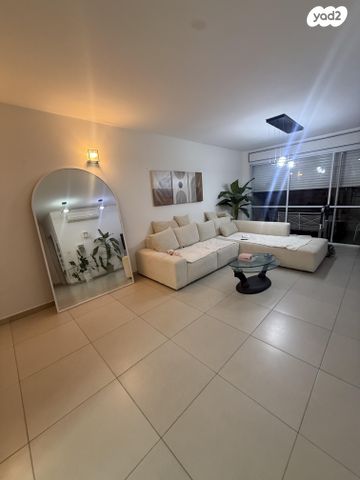 ארלוזורוב 13