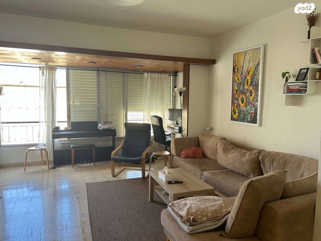 שדרות ג'יימס דה רוטשילד 10