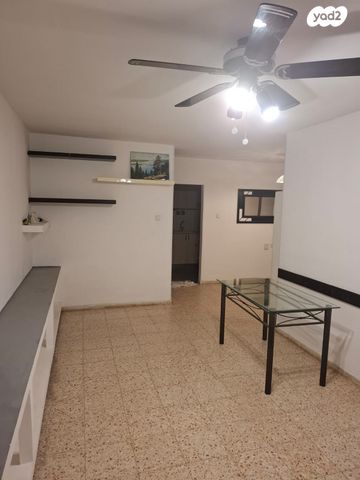 ח.מ. שפירא 50