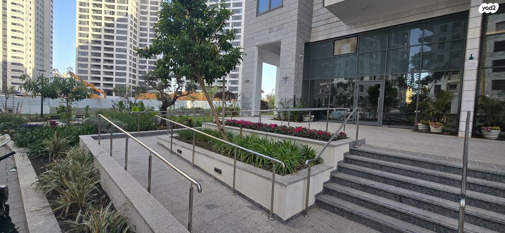 אמנון ליפקין שחק 