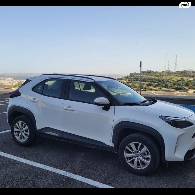 מודעת רכב טויוטה יאריס קרוס