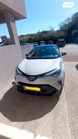 מודעת רכב טויוטה C-HR