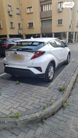 מודעת רכב טויוטה C-HR