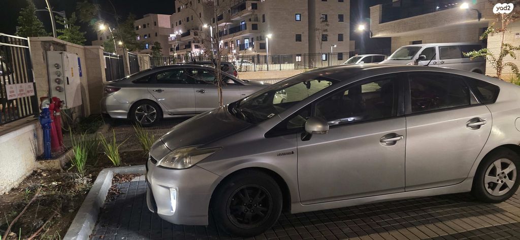 מודעת רכב טויוטה פריוס