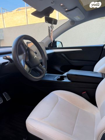 מודעת רכב טסלה מודל Y