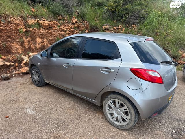 מודעת רכב מאזדה 2