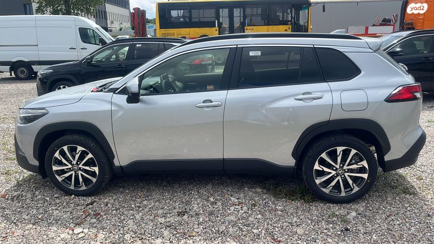 מודעת רכב טויוטה קורולה קרוס