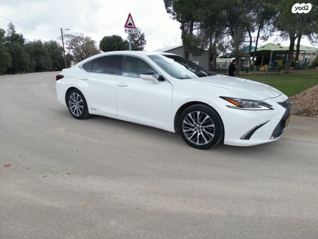 מודעת רכב לקסוס ES