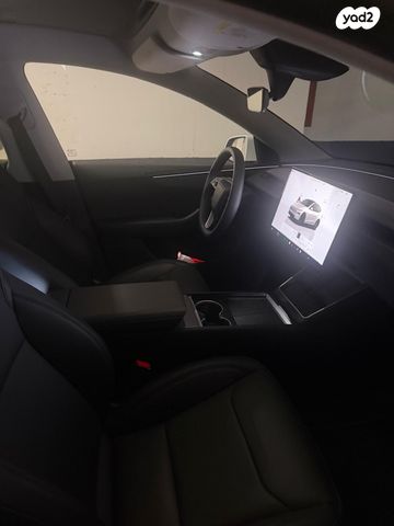 מודעת רכב טסלה מודל Y