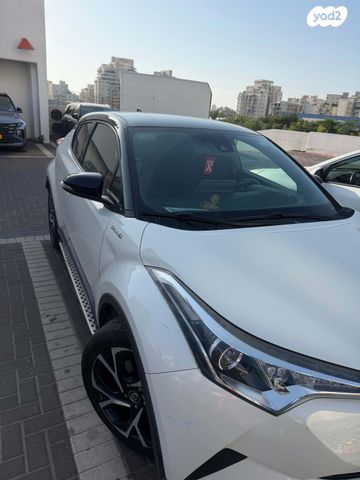מודעת רכב טויוטה C-HR