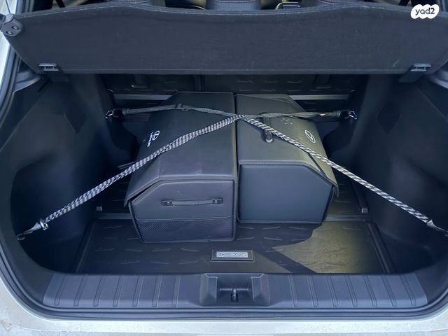 מודעת רכב לקסוס  LBX