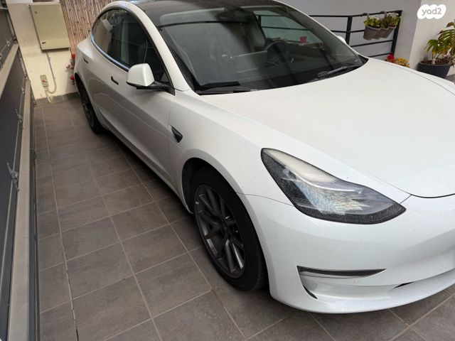מודעת רכב טסלה מודל 3