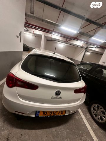 מודעת רכב אלפא רומיאו ג'ולייטה