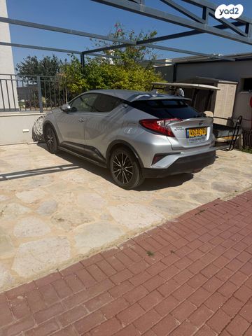 מודעת רכב טויוטה C-HR