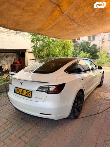מודעת רכב טסלה מודל 3