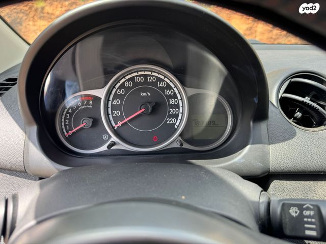 מודעת רכב מאזדה 2