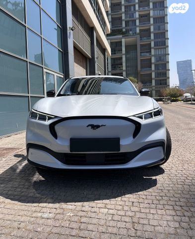 מודעת רכב פורד מוסטנג Mach-E