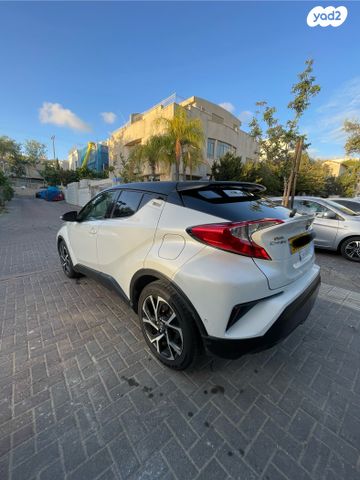מודעת רכב טויוטה C-HR