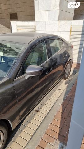 מודעת רכב מאזדה 3