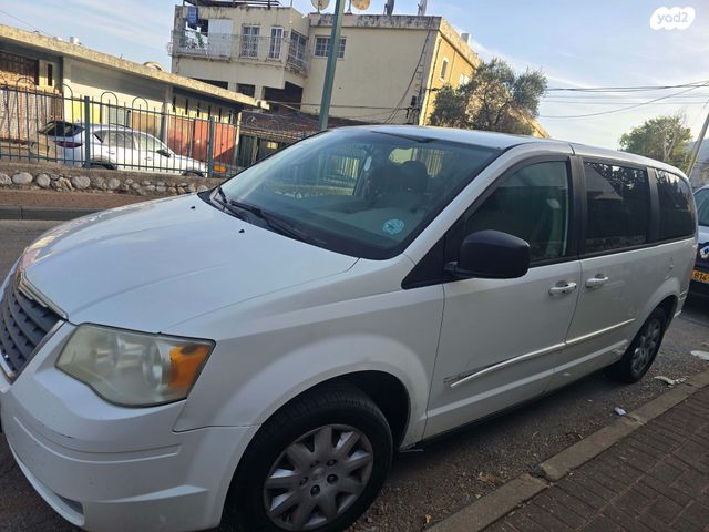 מודעת רכב קרייזלר טאון אנד קאנטרי