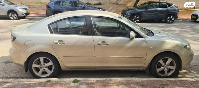 מודעת רכב מאזדה 3