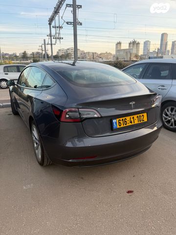 מודעת רכב טסלה מודל 3