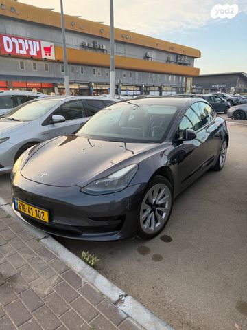 מודעת רכב טסלה מודל 3