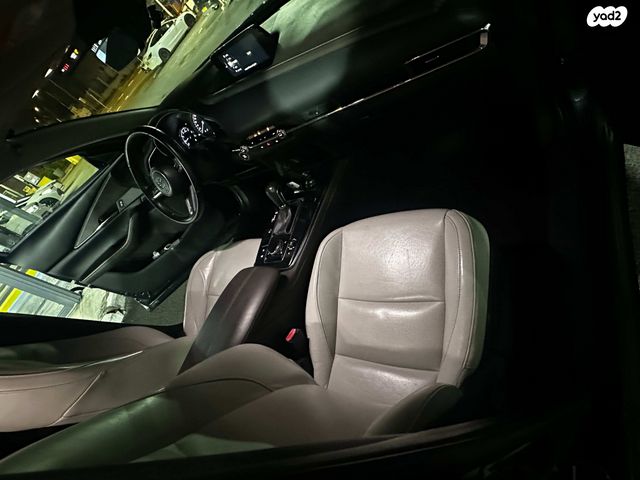 מודעת רכב מאזדה CX-30