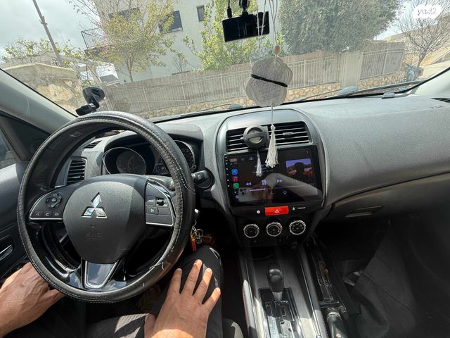 מודעת רכב מיצובישי ASX