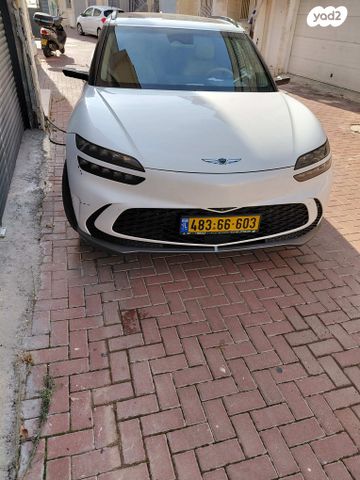 מודעת רכב ג'נסיס GV60