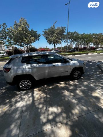 מודעת רכב ג'יפ קומפאס