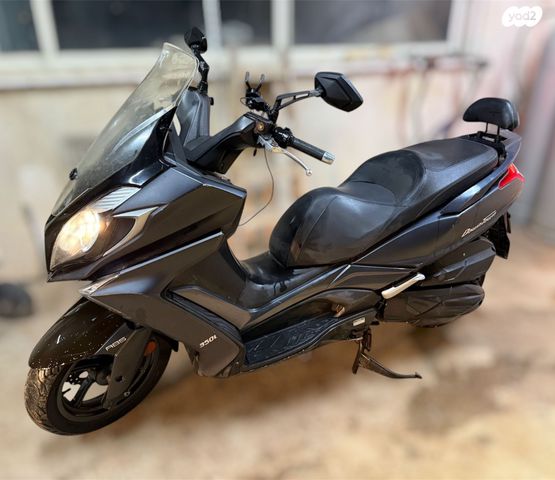 מודעת רכב קימקו דאון-טאון 350