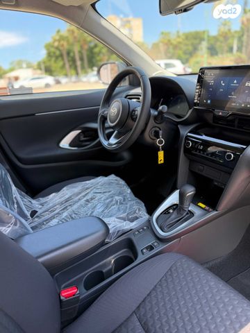 מודעת רכב טויוטה יאריס קרוס 2