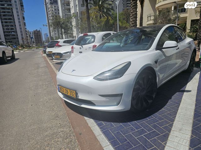 מודעת רכב טסלה מודל 3