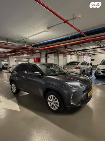 מודעת רכב טויוטה יאריס קרוס