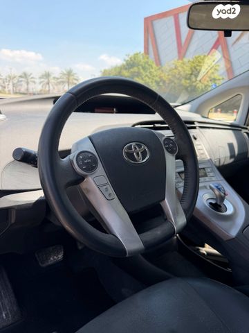 מודעת רכב טויוטה פריוס 2