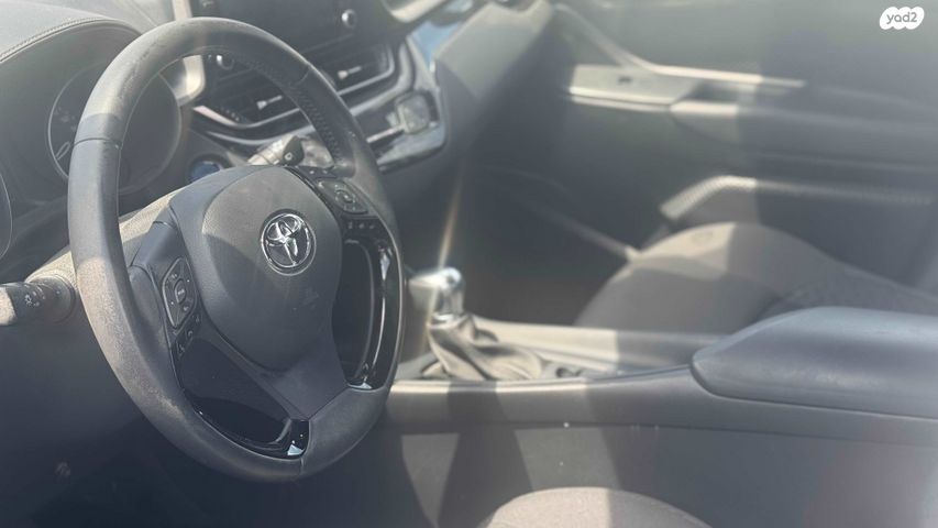 מודעת רכב טויוטה C-HR 2