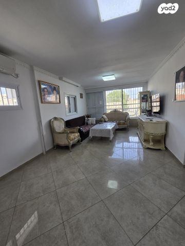 קיבוץ גלויות 20