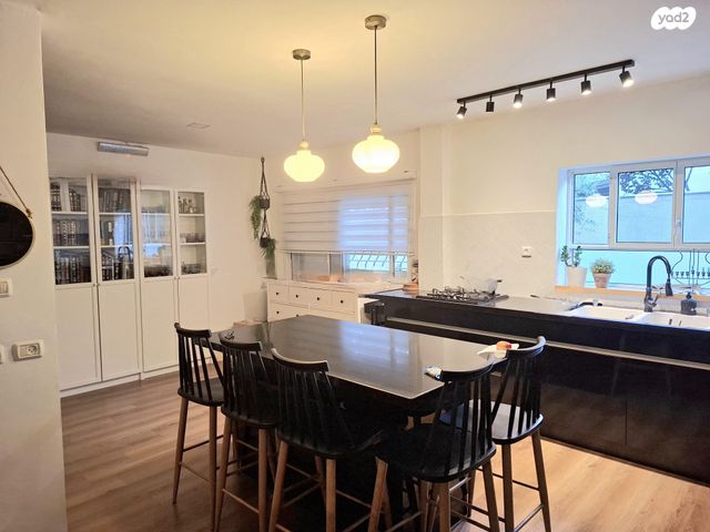 השקד עופרים 18