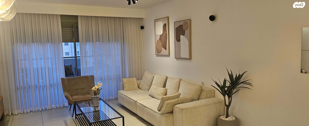 מאיר אריאל 13