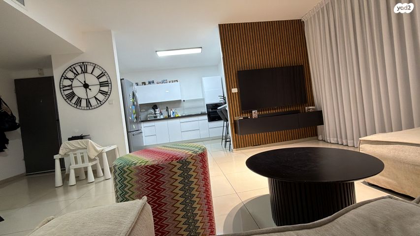 שושנה דמארי 18