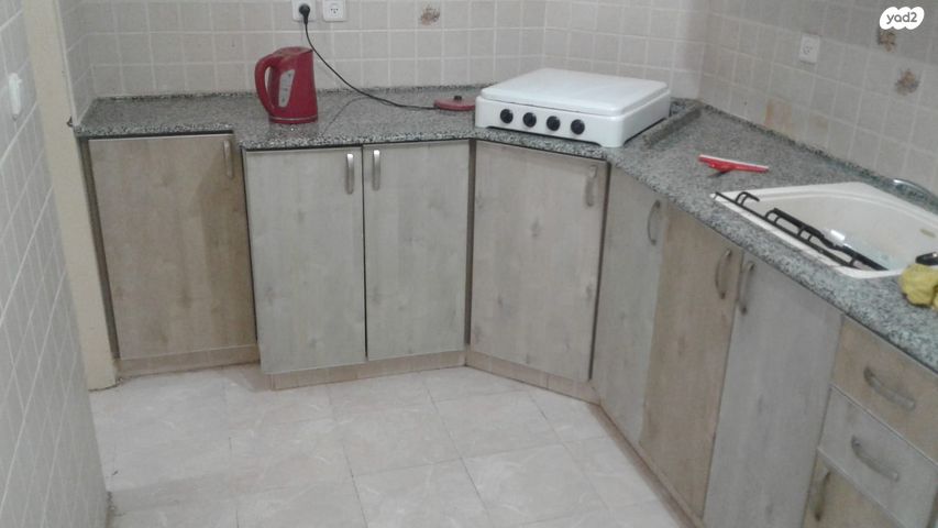 קיבוץ גלויות 64